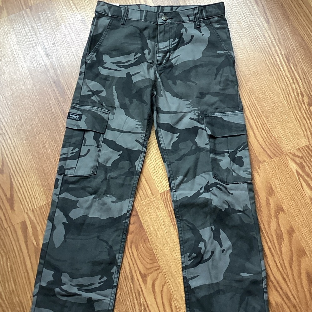 Wrangler nwt  Green Camouflage Cargo Pants